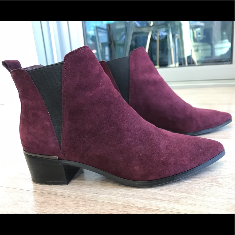 Treasure & Bond Burgundy suade Chelsea booties sz9